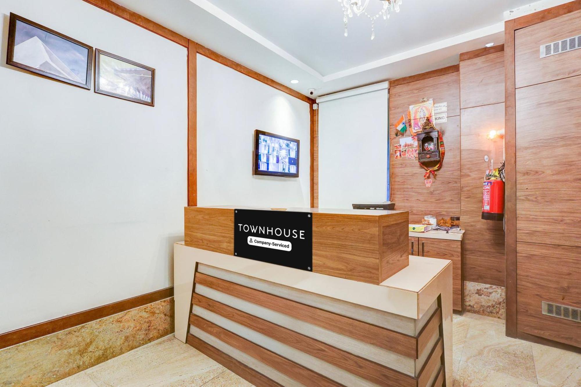 Super Townhouse Chhatarpur Near Metro Park Ню Делхи Екстериор снимка
