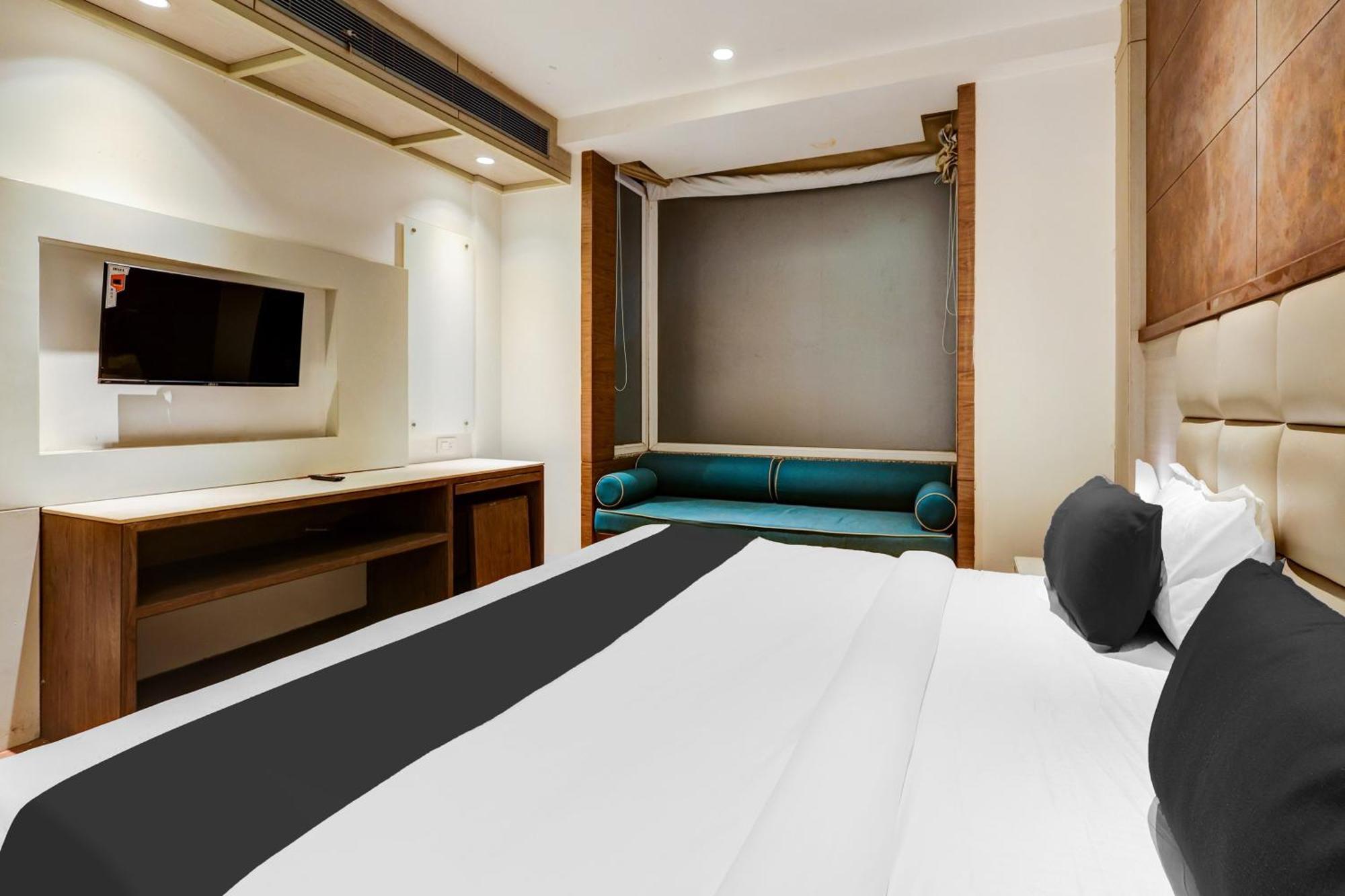 Super Townhouse Chhatarpur Near Metro Park Ню Делхи Екстериор снимка