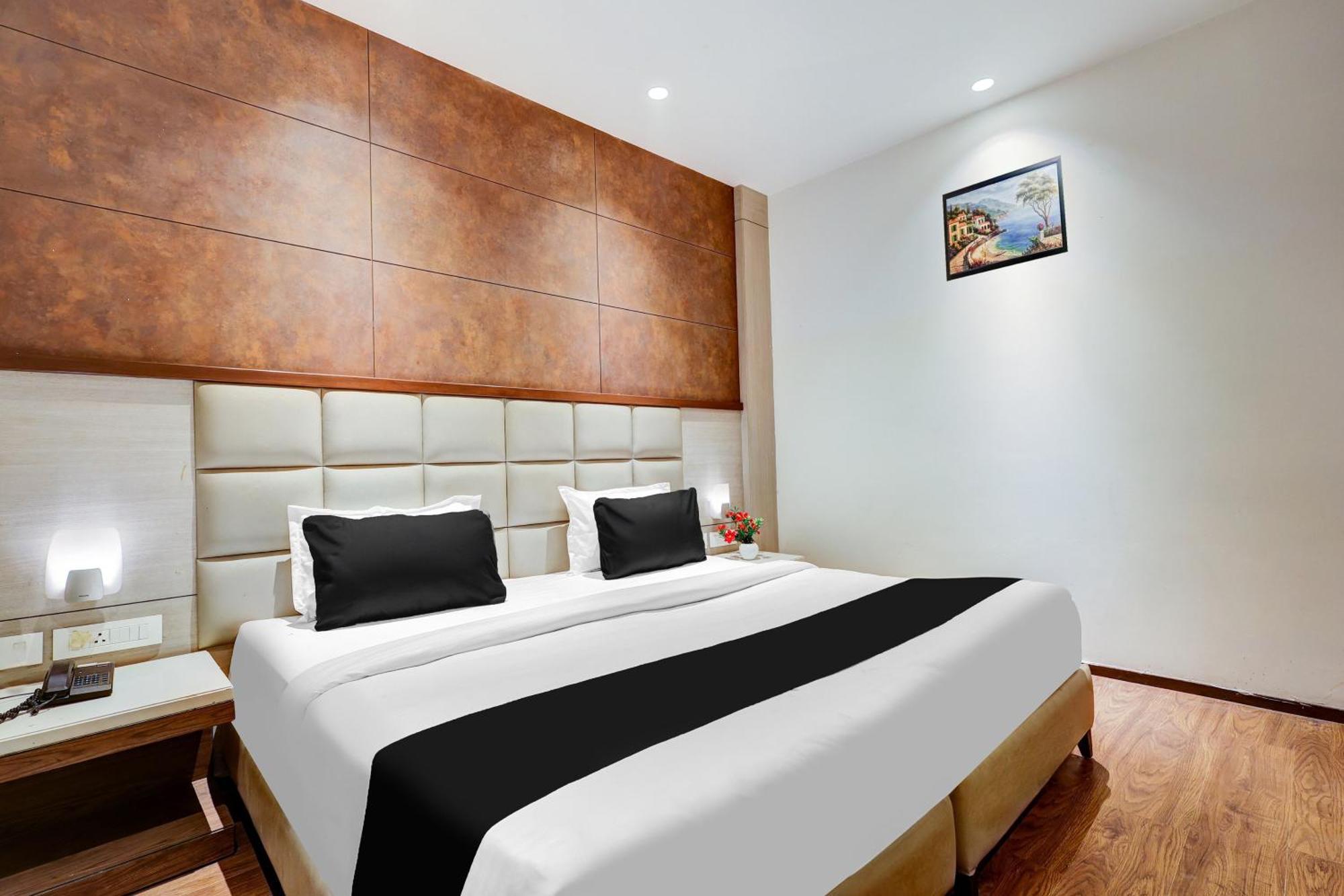 Super Townhouse Chhatarpur Near Metro Park Ню Делхи Екстериор снимка