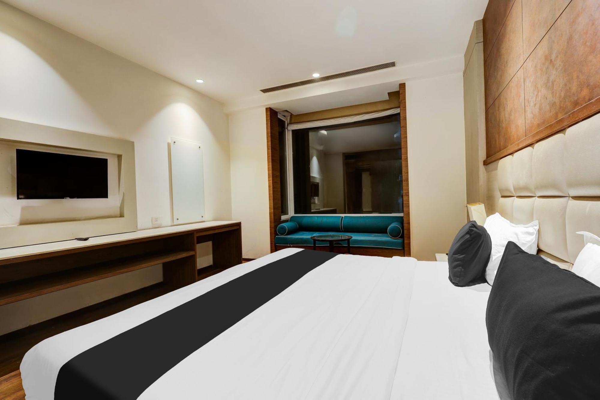 Super Townhouse Chhatarpur Near Metro Park Ню Делхи Екстериор снимка