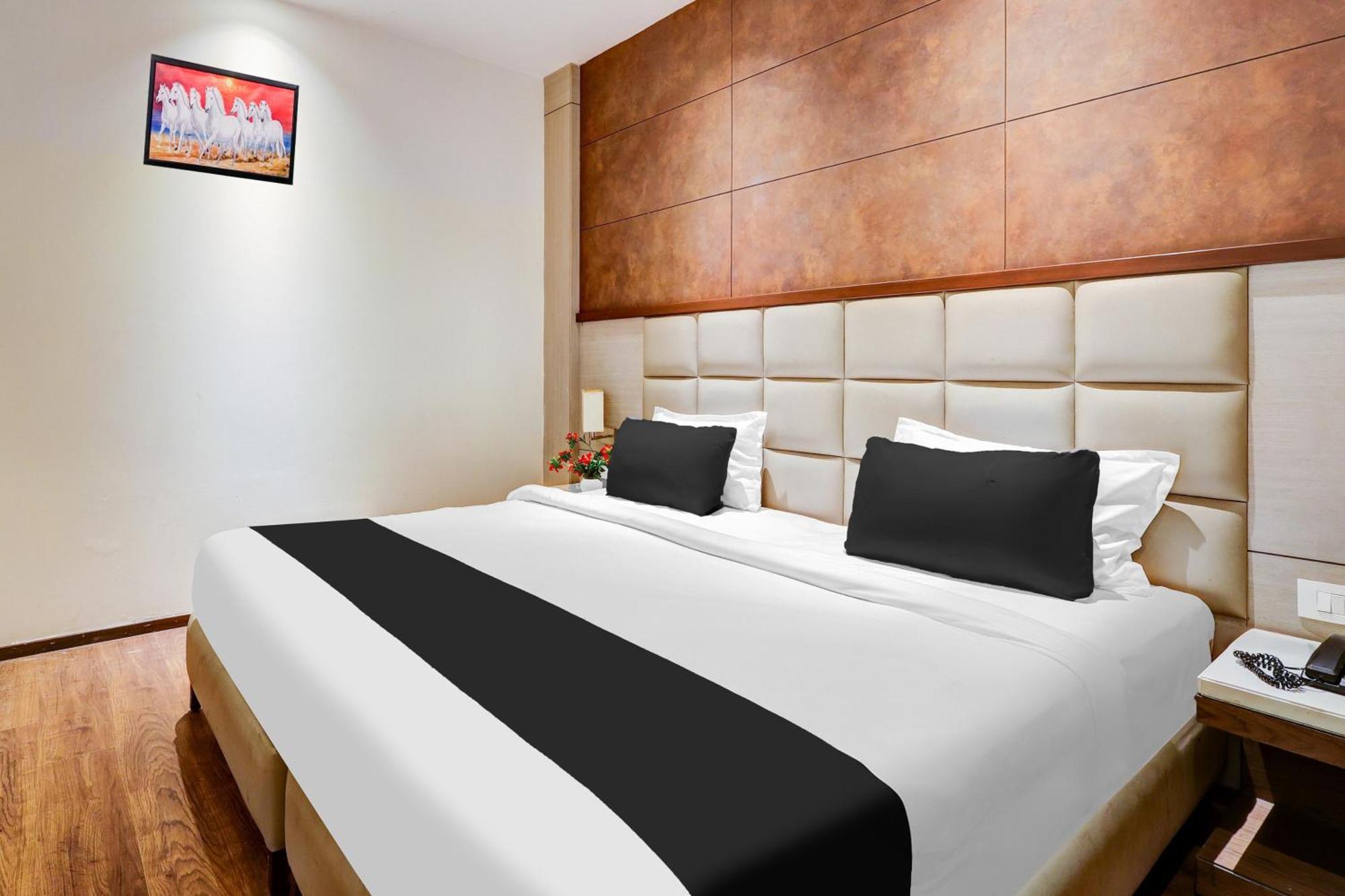 Super Townhouse Chhatarpur Near Metro Park Ню Делхи Екстериор снимка