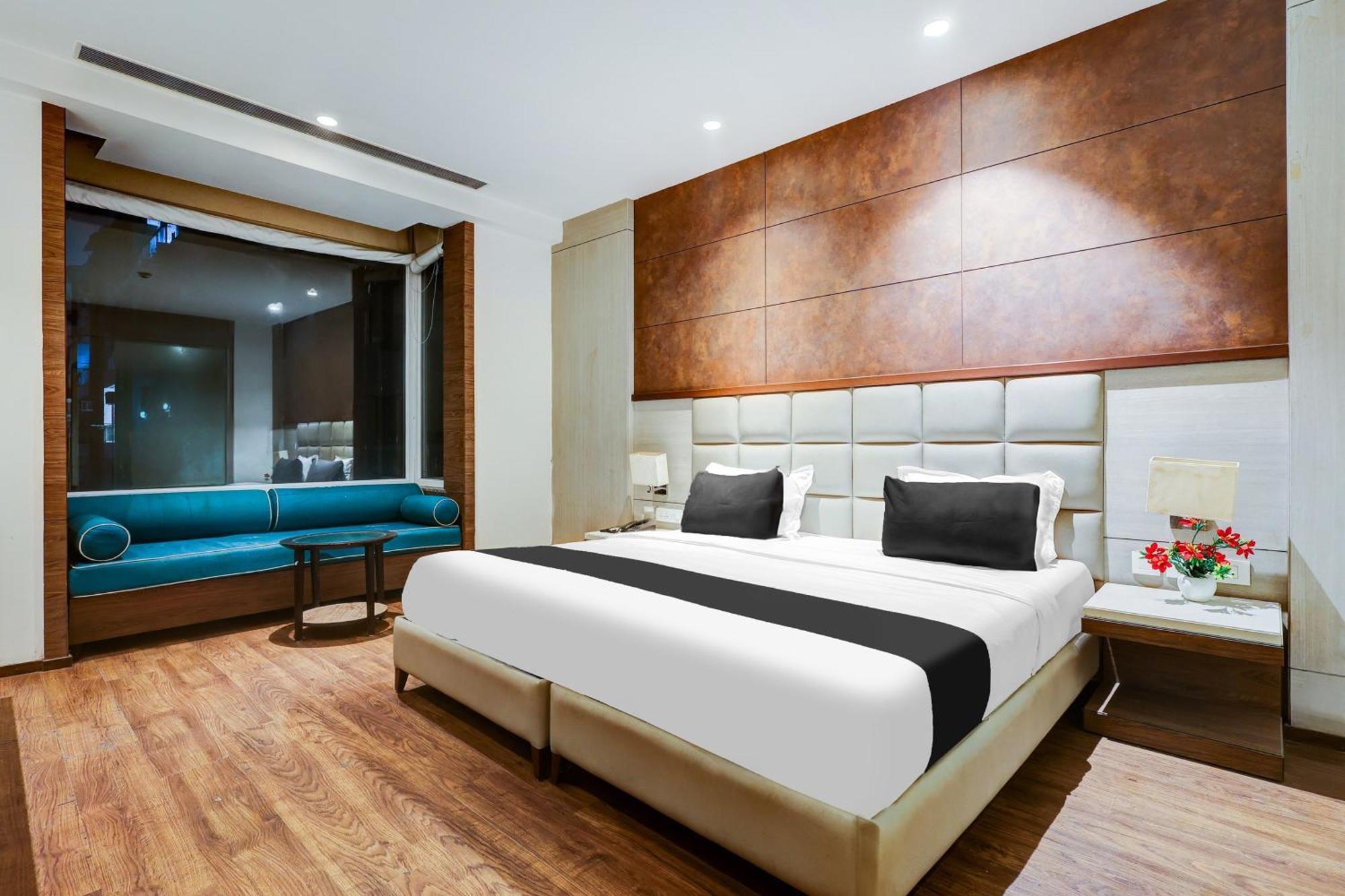 Super Townhouse Chhatarpur Near Metro Park Ню Делхи Екстериор снимка